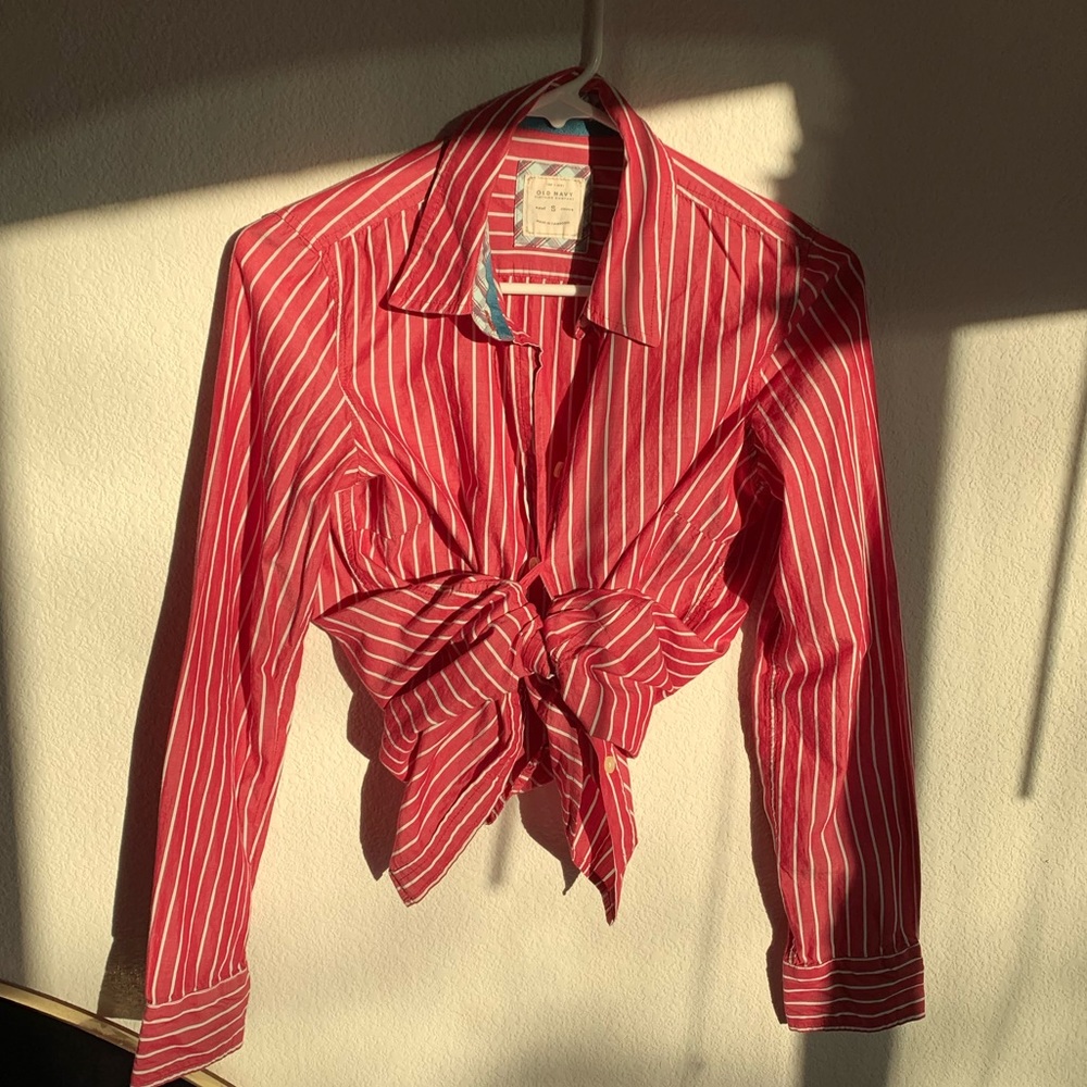 OLD NAVY COLLARED LONGSLEEVE